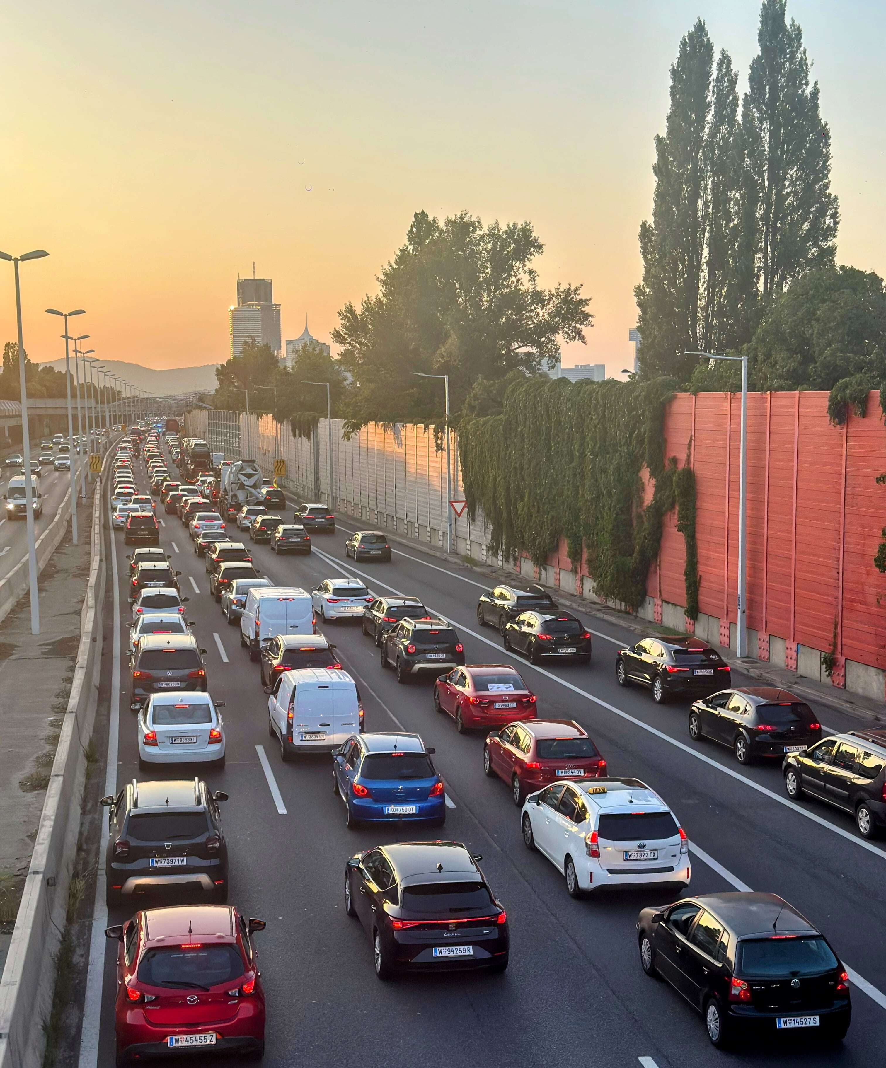 Cars motorway Vienna min